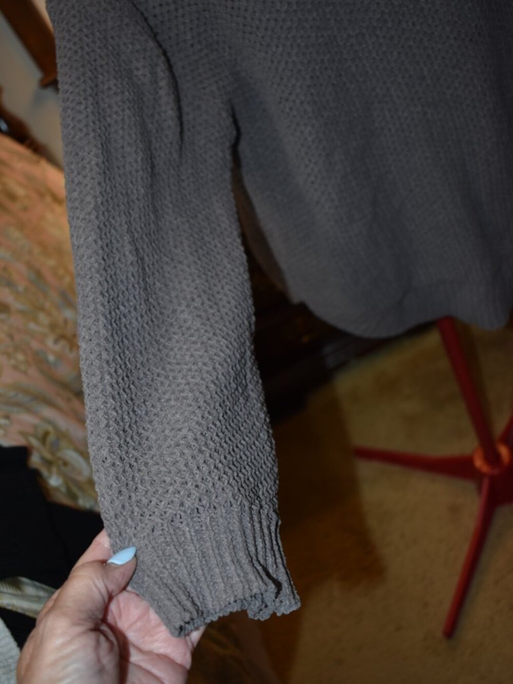 sweater - Picture 3 of 5